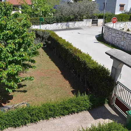 Din-pula Apartman