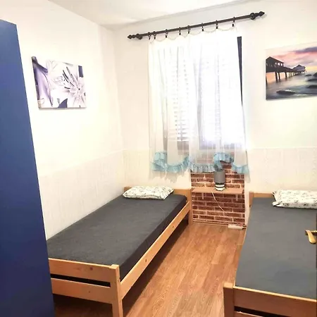 Din-pula Apartament
