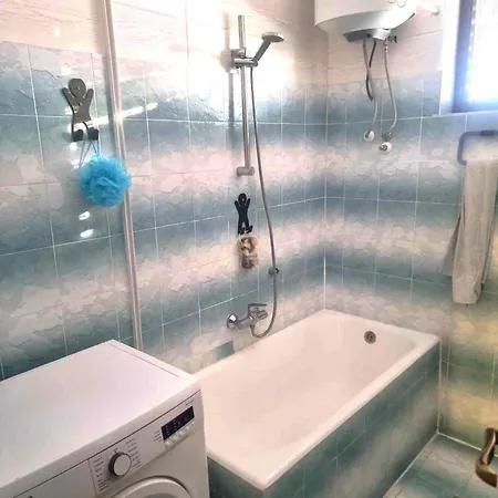 Din-pula Lägenhet *