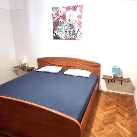 Din-pula Lägenhet Pula